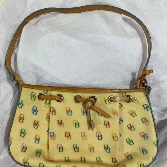 Dooney&Bourke vintage minibag in great condition Women